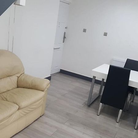 Homestay In Birmingham Sleeps 8 - Free Parking & Wifi Kültér fotó