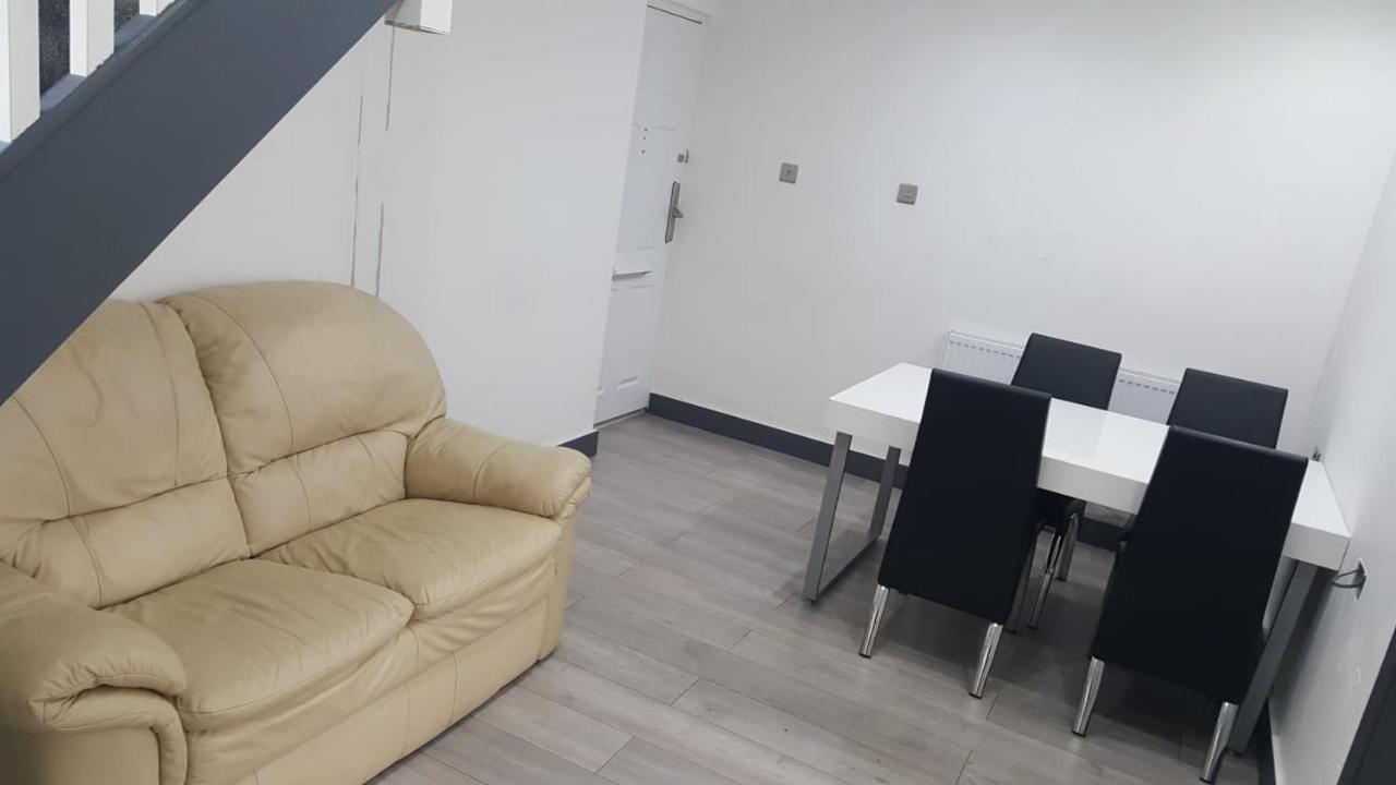 Homestay In Birmingham Sleeps 8 - Free Parking & Wifi Kültér fotó