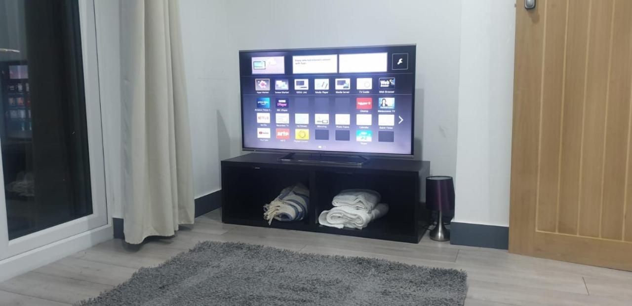 Homestay In Birmingham Sleeps 8 - Free Parking & Wifi Kültér fotó