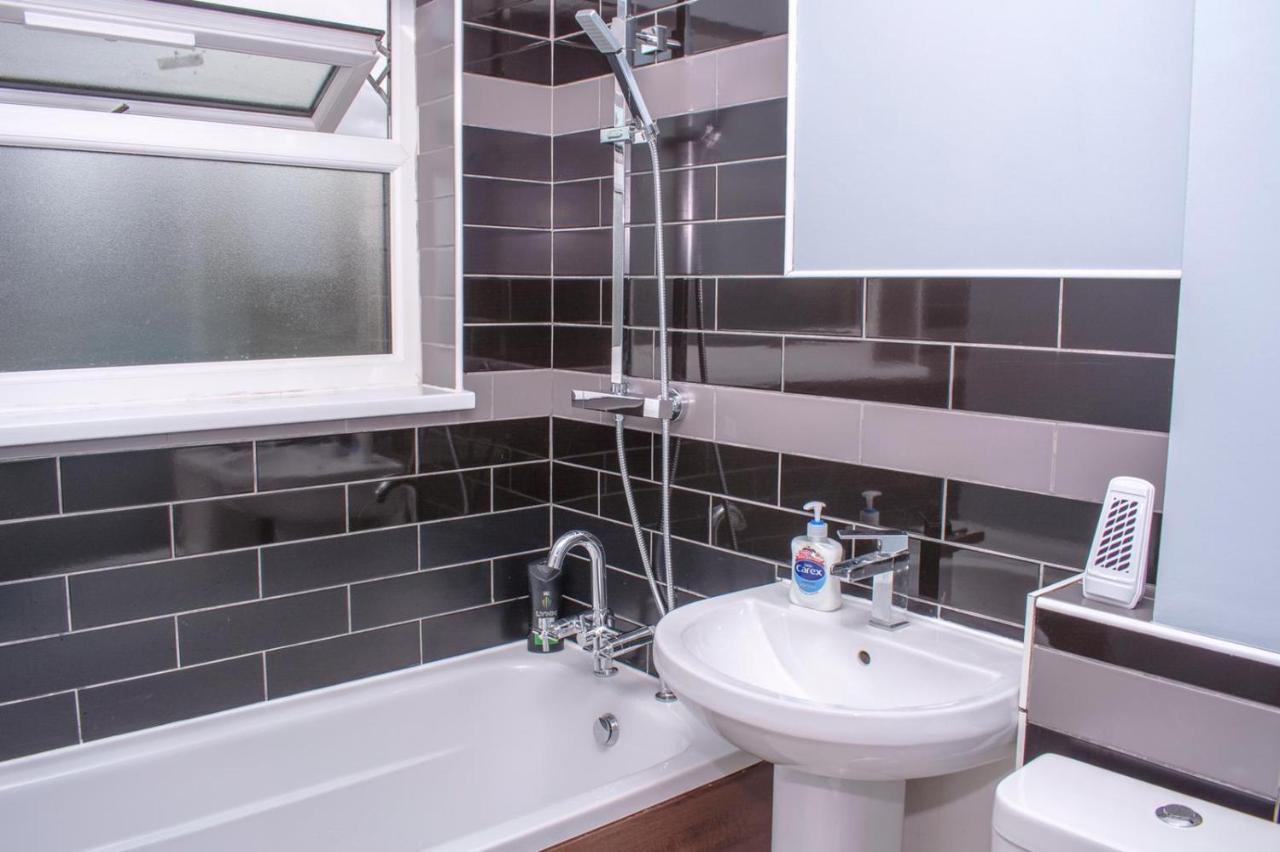Homestay In Birmingham Sleeps 8 - Free Parking & Wifi Kültér fotó